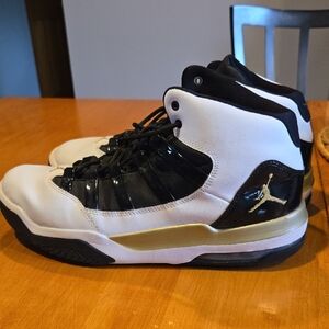 Nike JORDAN MAX Aura Golden Knights